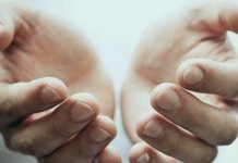 Имам Усaймин: Условия принятия мольбы (дуа) Мужчина совершает мольба (дуа) к Аллаху