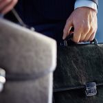 (ВИДЕО) Можно ли публично порицать госорганы или госслужащих? — Шейх Мухаммад Галиб